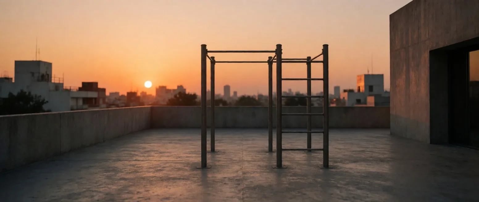 Área de entrenamiento al aire libre en la Ciudad de México al atardecer